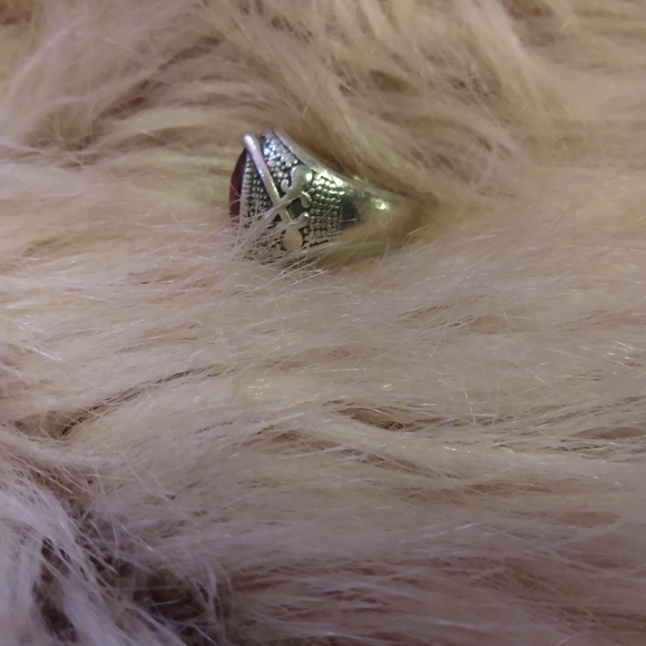 Ring - Picture 3 of 3